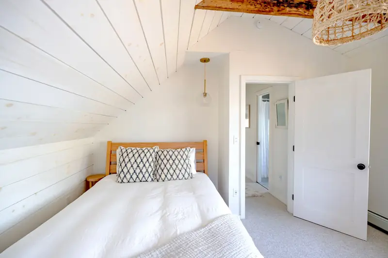 Guest bedroom under the eaves