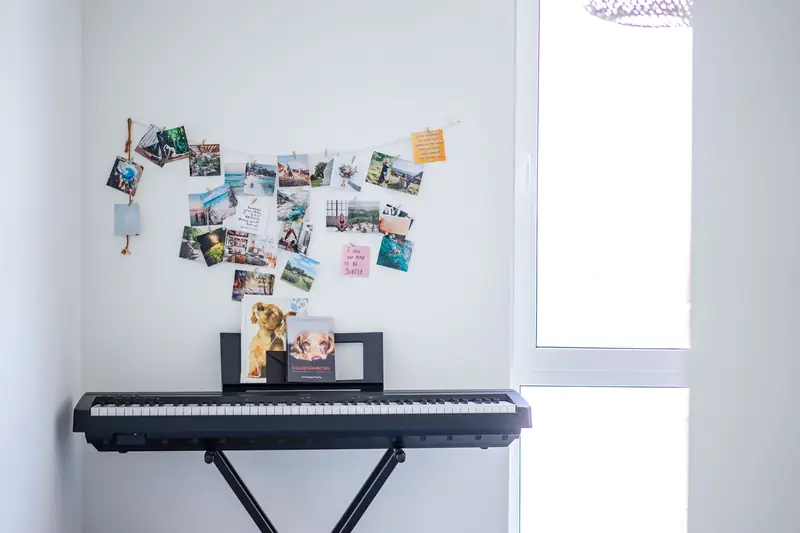 Piano keyboard corner