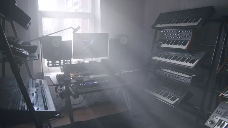 Synthesisers and keyboards